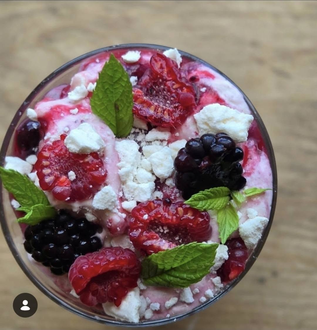 Berry and meringue mess with mint